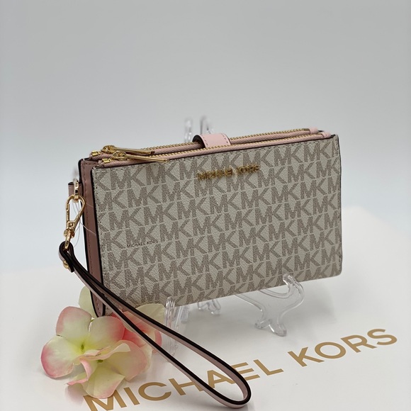 MICHAEL KORS DOUBLE ZIP WRISTLET POWDER BLUSH - Picture 4 of 16